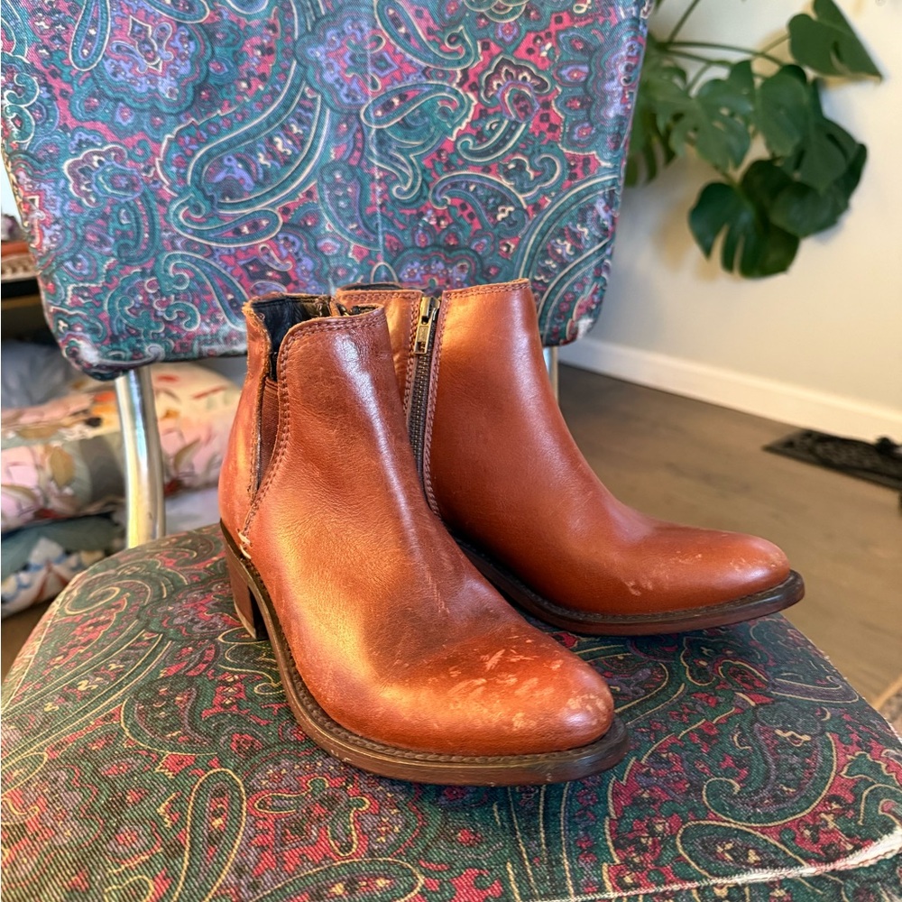 LIBERTY Black Tan Leather Heeled Boots